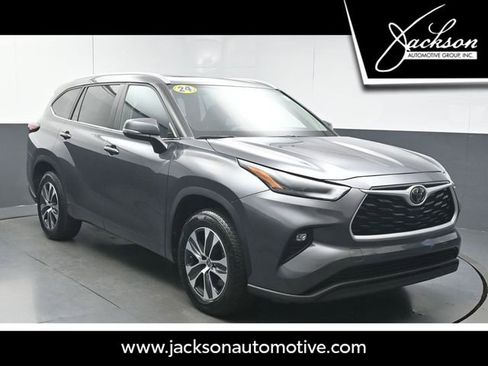 Used 2024 Toyota Highlander XLE image 1