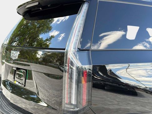 Used 2026 Cadillac Escalade ESV Platinum Sport w/ LPO, ONYX Package AWD/4WD image 15