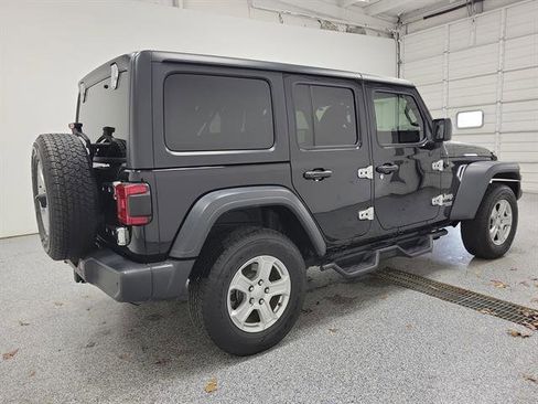 Used 2019 Jeep Wrangler Unlimited Sport S image 3