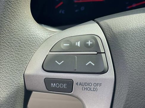 Used 2011 Toyota Camry LE image 8