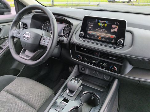 Used 2026 Nissan Rogue SV AWD/4WD image 34