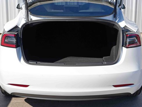 Used 2021 Tesla Model 3 Standard Range Plus image 10