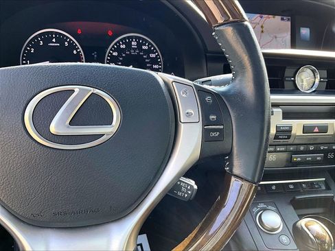 Used 2015 Lexus ES 350 w/ Ultra Luxury Package image 16