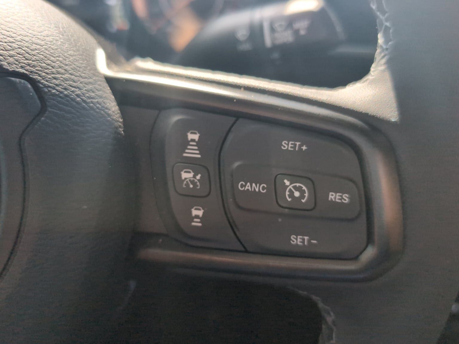 Used 2025 Jeep Gladiator Sport AWD/4WD image 23