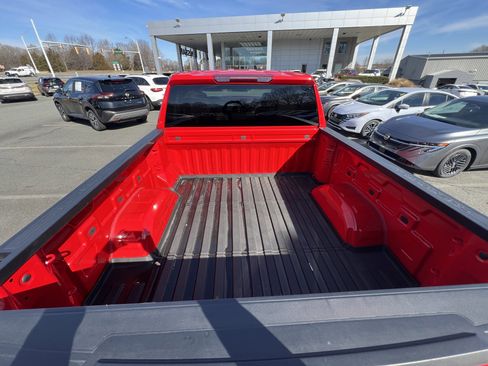 Used 2024 Chevrolet Silverado 1500 LT image 31