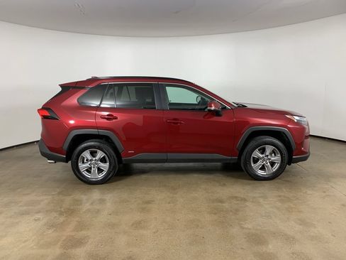 Used 2022 Toyota RAV4 XLE w/ XLE Grade Weather Package AWD/4WD image 7