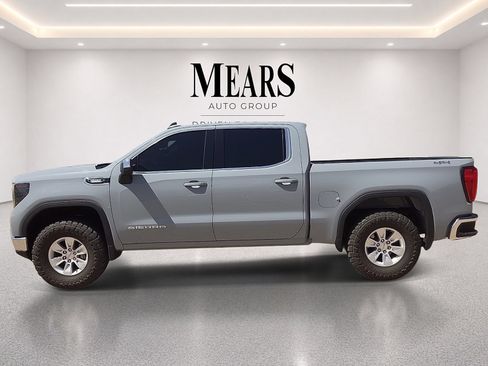 Used 2024 GMC Sierra 1500 SLE AWD/4WD image 2