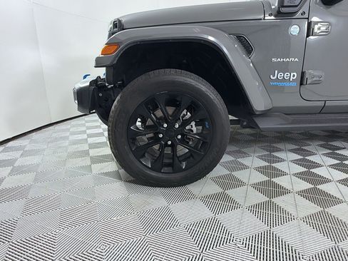 Used 2022 Jeep Wrangler Unlimited Sahara AWD/4WD image 11