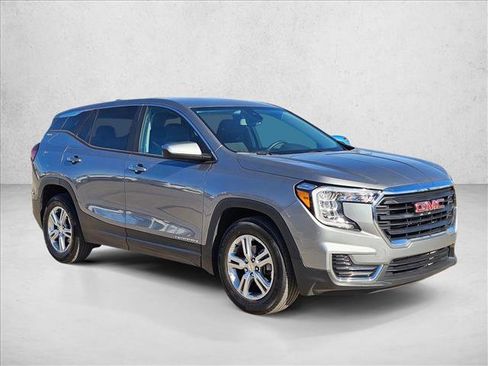 Certified 2024 GMC Terrain SLE FWD image 3
