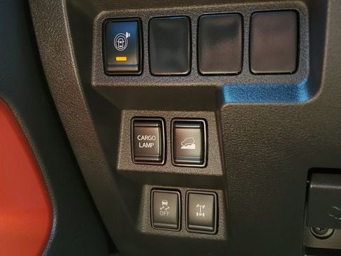 Used 2025 Nissan Frontier PRO-4X AWD/4WD image 33