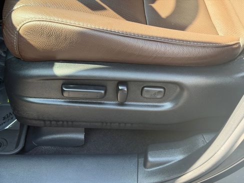 Used 2025 Honda Passport EX-L image 16