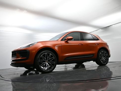 Certified 2025 Porsche Macan image 45