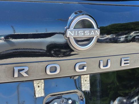 Used 2024 Nissan Rogue SV FWD image 12
