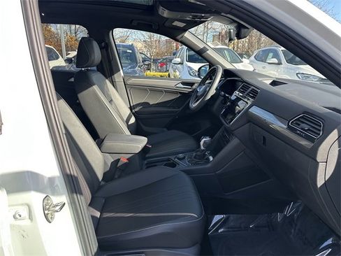 Used 2023 Volkswagen Tiguan SE R-Line image 33