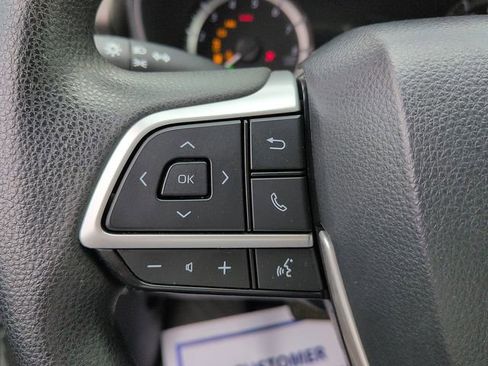 Used 2023 Toyota Highlander L FWD image 18