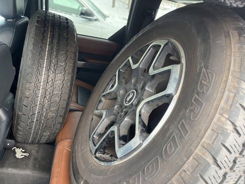 Used 2023 Ford Bronco Outer Banks image 5