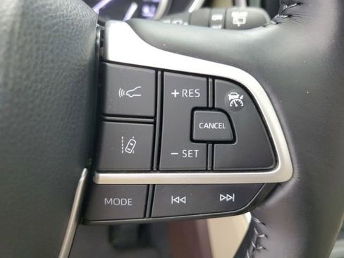 Used 2022 Toyota Highlander XLE image 27