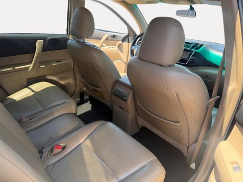 Used 2013 Toyota Highlander FWD image 15