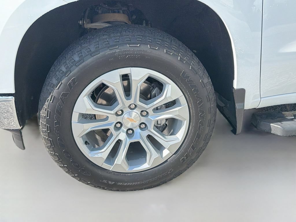 Used 2025 Chevrolet Silverado 1500 LTZ AWD/4WD image 35