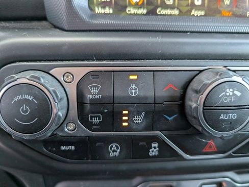 Used 2020 Jeep Gladiator Overland image 4