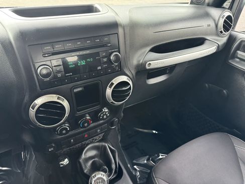 Used 2014 Jeep Wrangler Rubicon AWD/4WD image 29