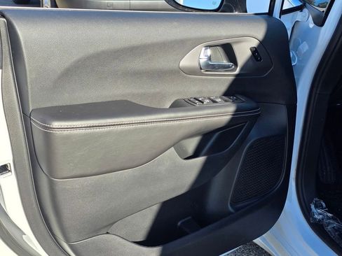 New 2026 Chrysler Pacifica Select image 8