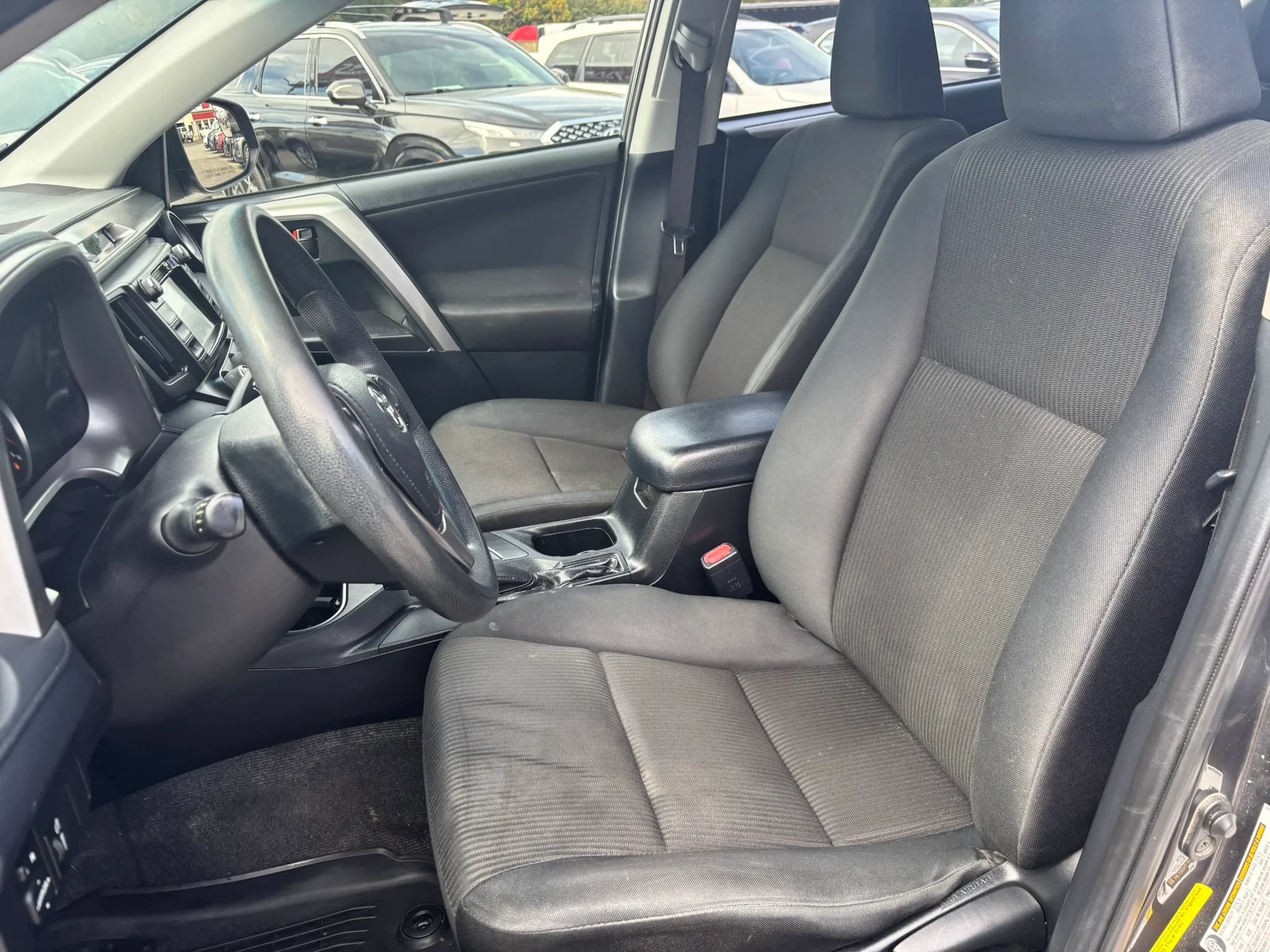 Used 2016 Toyota RAV4 LE FWD image 12