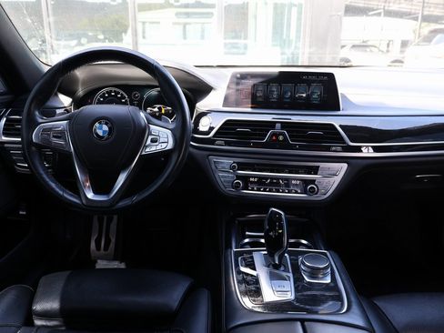 Used 2016 BMW 750i xDrive image 27