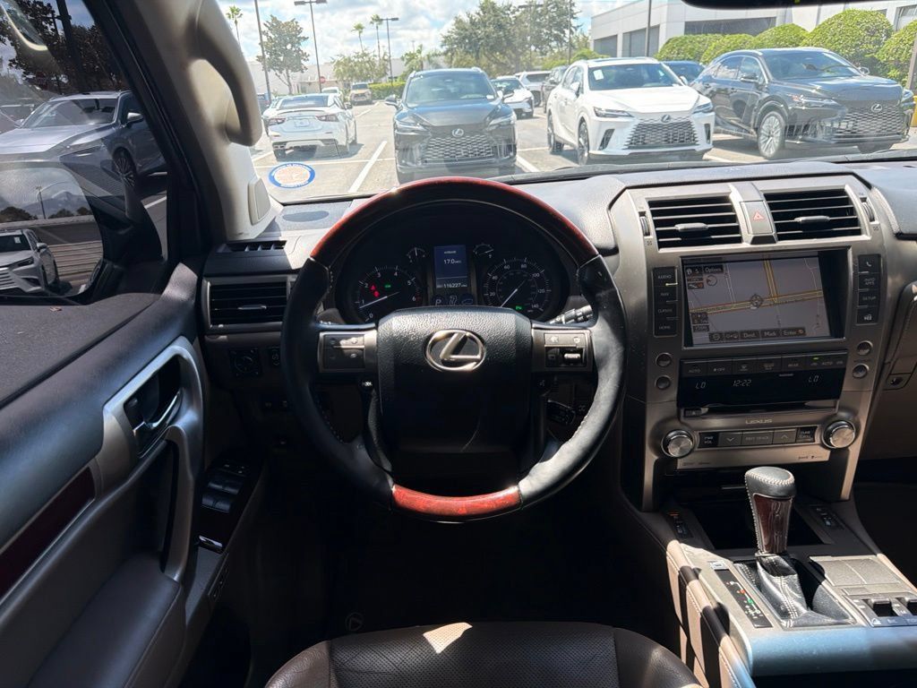 Used 2018 Lexus GX 460 Premium w/ Premium Package AWD/4WD image 17