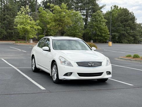 Used 2015 INFINITI Q40 AWD w/ Navigation Package image 1