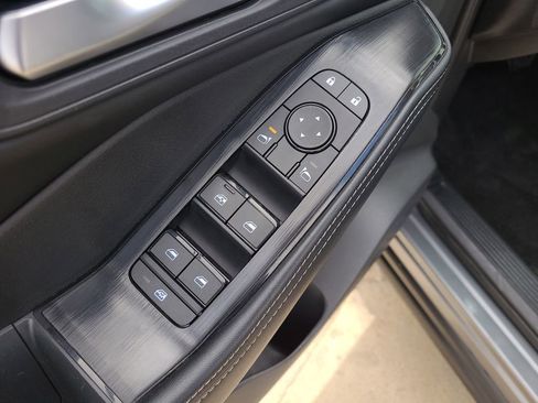 Certified 2025 Nissan Rogue SV FWD image 18