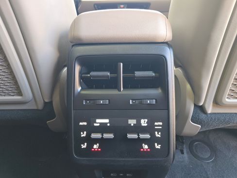 Certified 2025 Porsche Macan 4S Electric AWD/4WD image 22