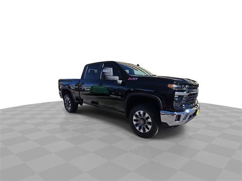 Used 2025 Chevrolet Silverado 2500 LT image 2