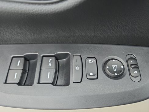 Certified 2025 Honda HR-V LX image 27