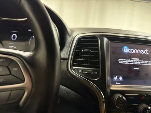 Used 2018 Jeep Grand Cherokee Altitude AWD/4WD image 26