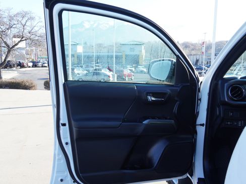 Certified 2023 Toyota Tacoma TRD Off-Road image 16