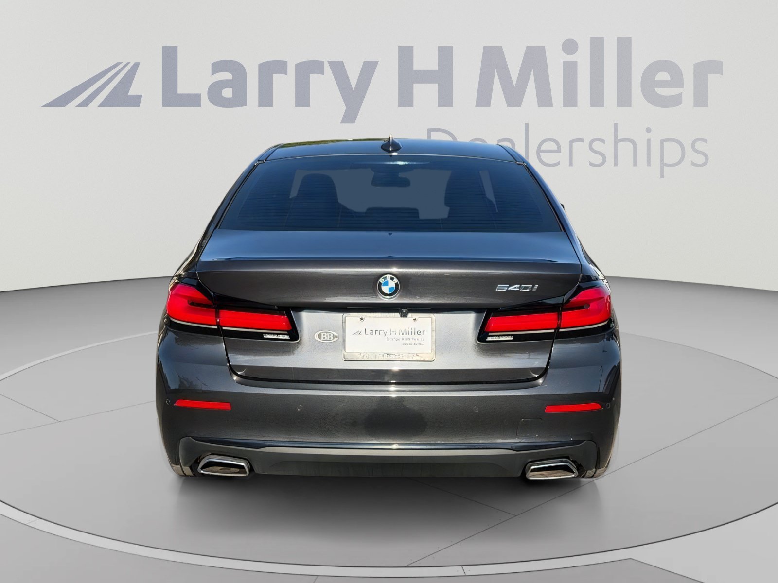 Used 2023 BMW 540i w/ Premium Package RWD image 4