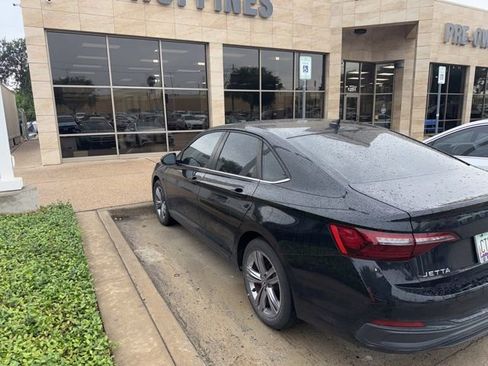 Used 2022 Volkswagen Jetta SE image 4