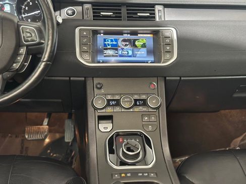 Used 2018 Land Rover Range Rover Evoque SE image 15