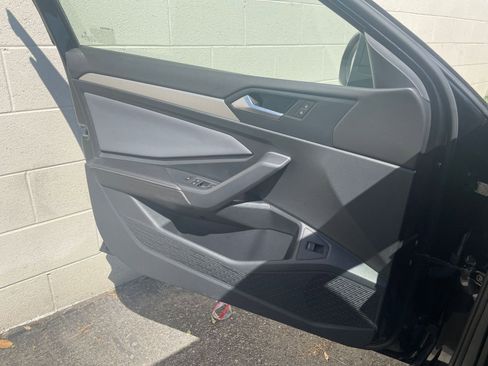 Used 2025 Volkswagen Jetta SE image 18