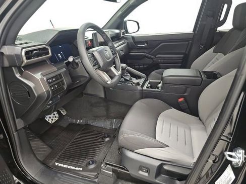 Used 2025 Toyota Tacoma TRD Sport image 14