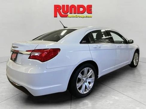 Used 2013 Chrysler 200 Touring FWD image 5
