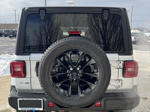 Used 2023 Jeep Wrangler Unlimited Sahara w/ Cold Weather Group image 4