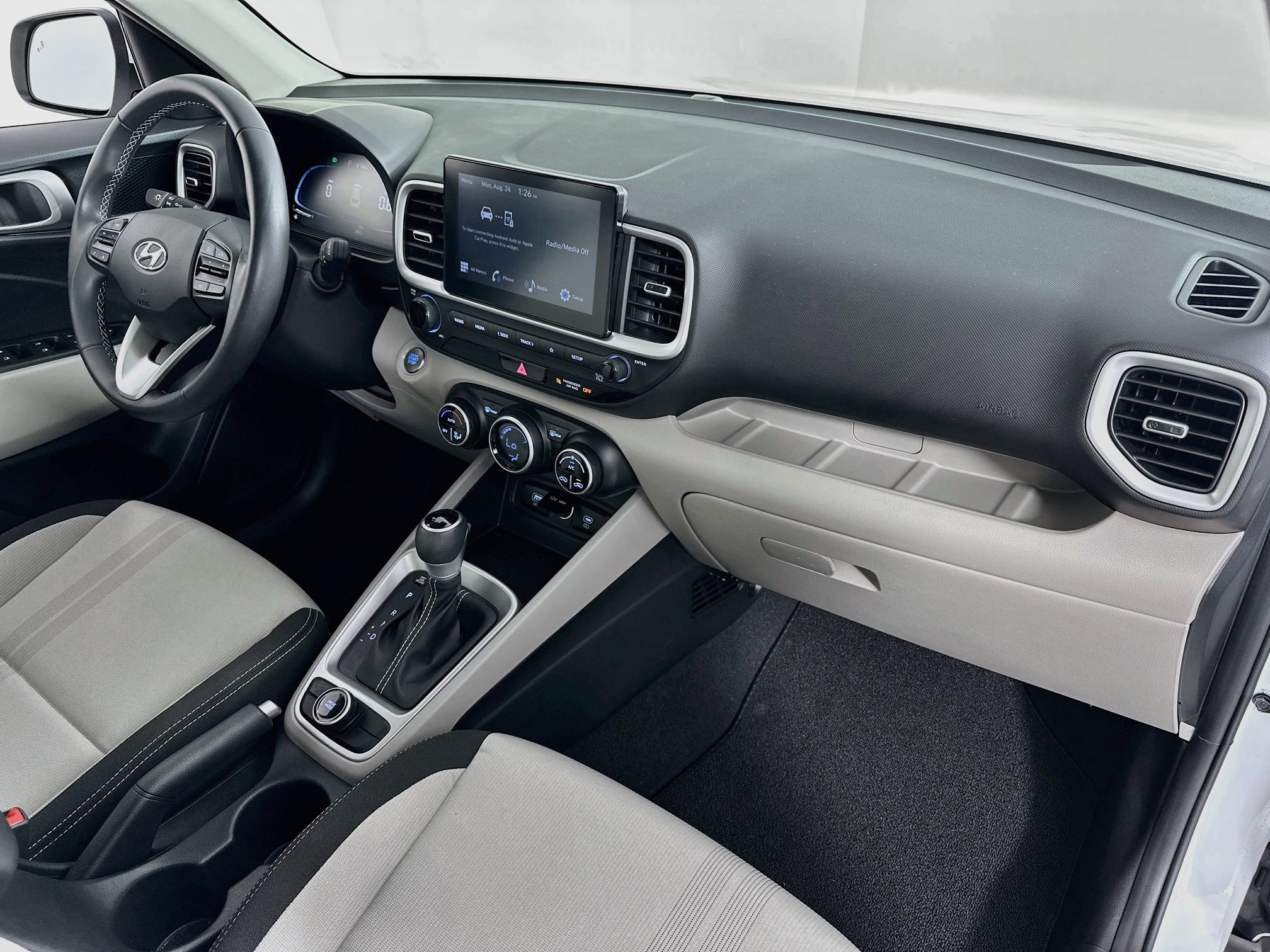 Used 2024 Hyundai Venue SEL FWD image 27