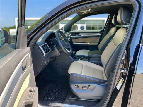 Certified 2023 Volkswagen Atlas Cross Sport SE w/ Black Wheel Package AWD/4WD image 9