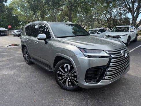 Used 2025 Lexus LX 600 4WD w/ Luxury Package image 2