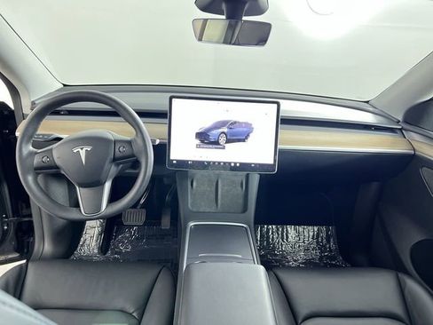 Used 2024 Tesla Model Y 2WD image 19