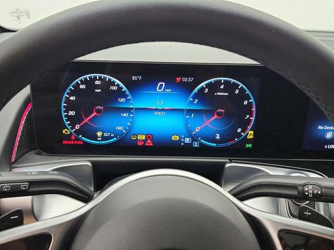 Used 2023 Mercedes-Benz GLB 250 image 9