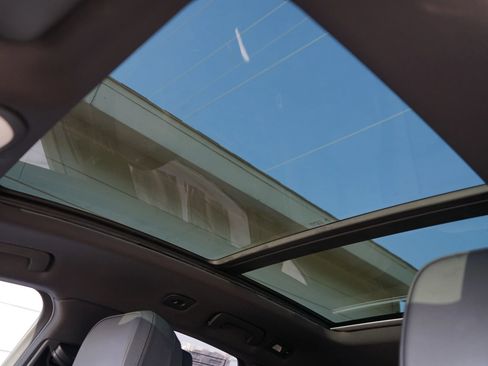 Used 2017 Porsche Macan S image 19