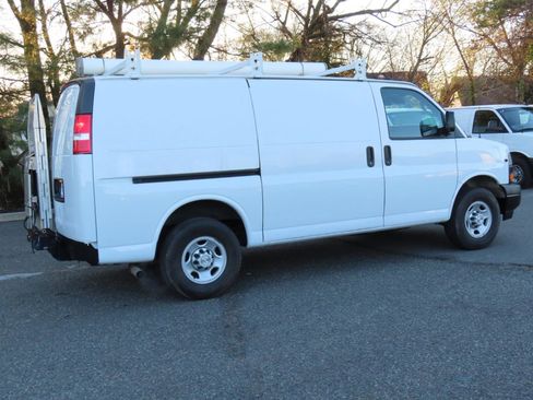 Used 2019 Chevrolet Express 3500 w/ Driver Convenience Package image 5